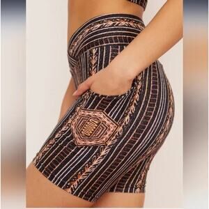 Wolven Black and Orange Patterned Women Shorts